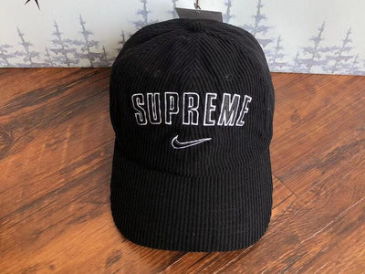 Gorra Supreme x Nike Arc