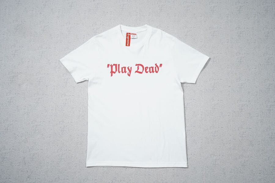 Playera Supreme “Play Dead”
