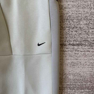 Pantalón Nike Tech Fleece Pro Gris