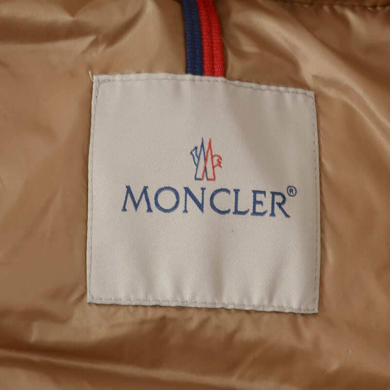 Sobretudo Moncler Metalassê Negro