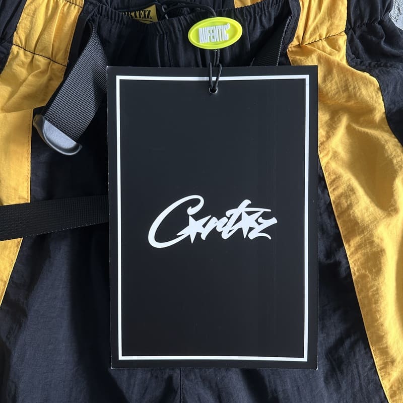 Shorts Corteiz Negro Amarillo
