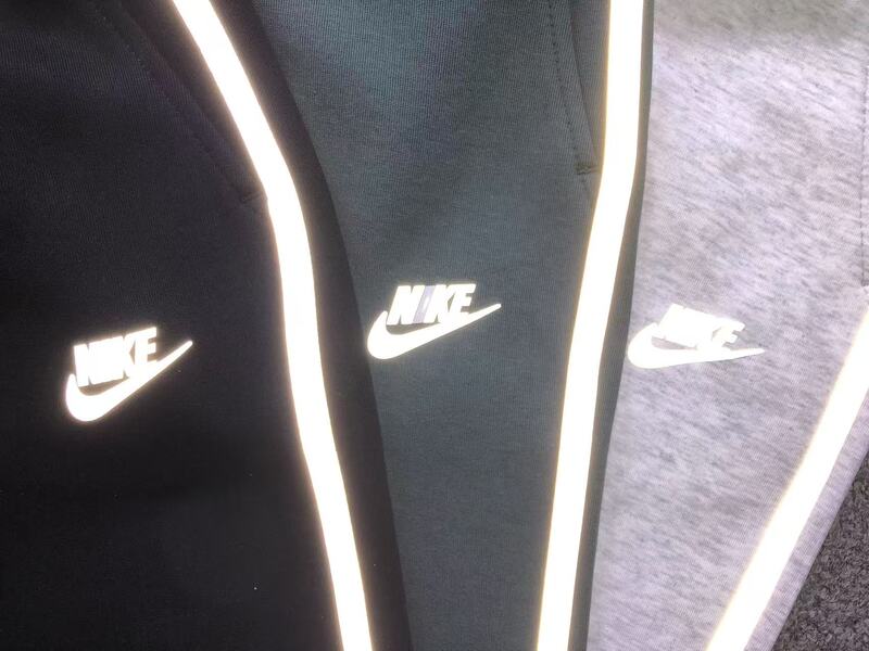 Pantalón Tech Fleece Preta (Reflective)