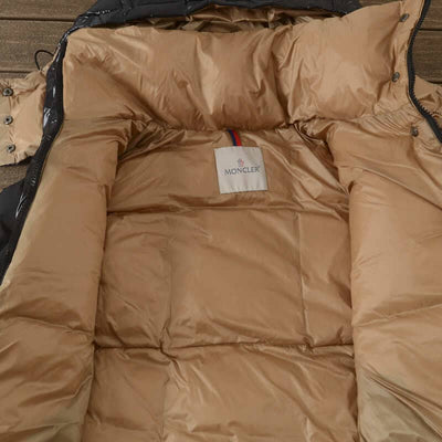 Sobretudo Moncler Metalassê Negro