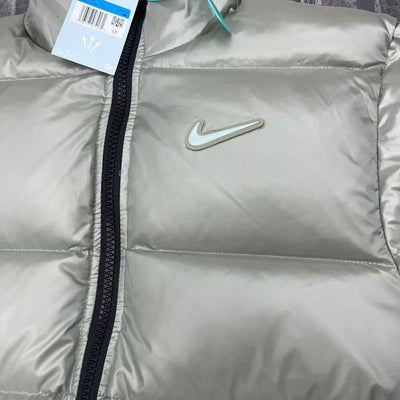 Chamarra Puffer Nike NOCTA Gris