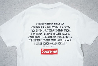 Playera Supreme “Play Dead”