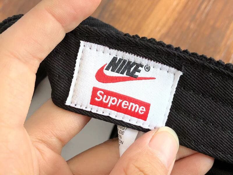 Gorra Supreme x Nike Arc