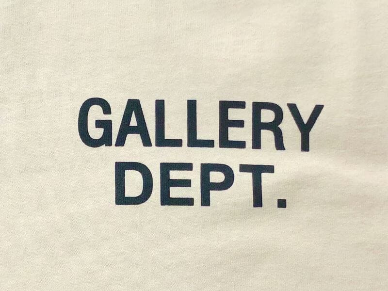 Playera Gallery Dept Souvenir Creme
