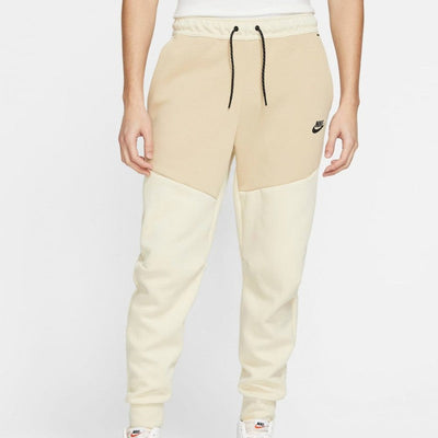 Pantalón Nike Tech Fleece Creme