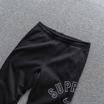Pantalón Supreme x Nike Arc