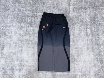 Conjunto Supreme x Umbro Gradient Track Black