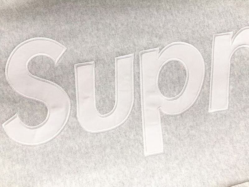 Pantalón Supreme Satin Appliqué Gris