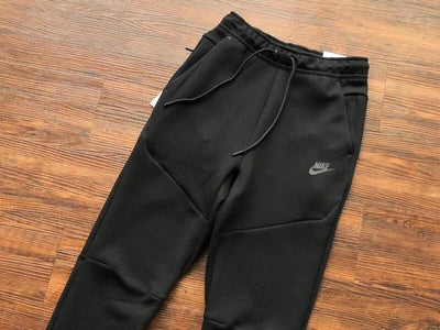 Pantalón Nike Tech Fleece Preta