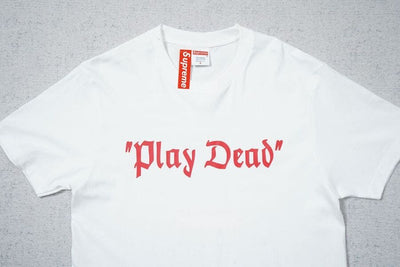 Playera Supreme “Play Dead”