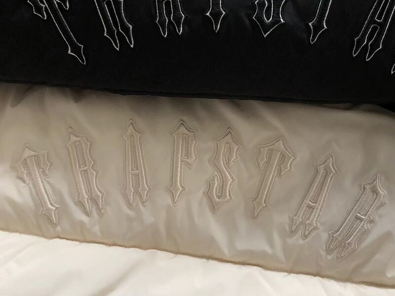 Chamarra Puffer Trapstar Irongate Hooded Cream