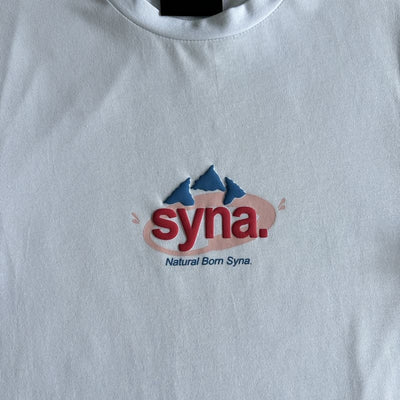 Playera Syna World x Evian Logo