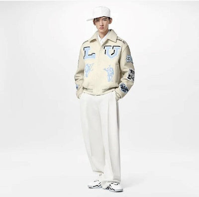 Chamarra Louis Vuitton Varsity En Piel Bordada “Multi-Patches Mixed/Milky White”