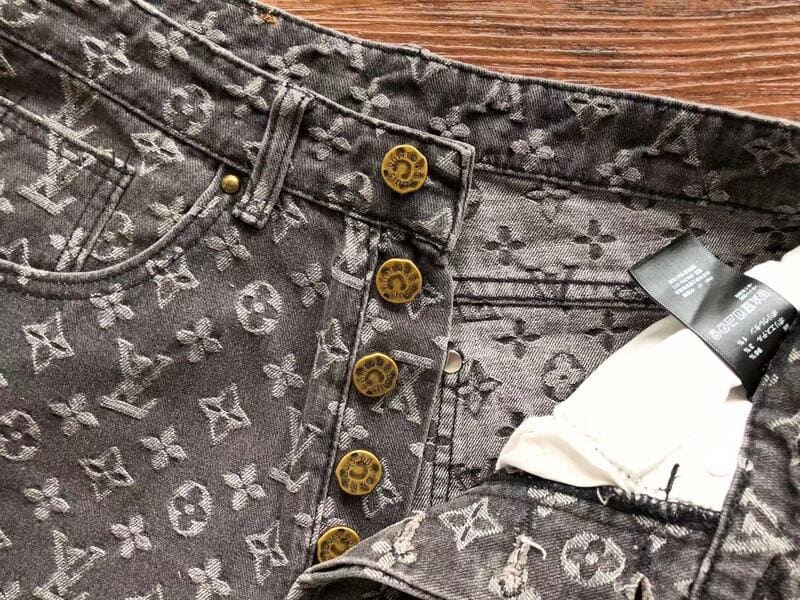Pantalón Louis Vuitton Distressed Baggy Monogram Jeans