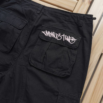 Pantalón Minus Two Cargo Negro/Rosa