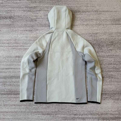 Chamarra Nike Tech Fleece Pro Wear Gris
