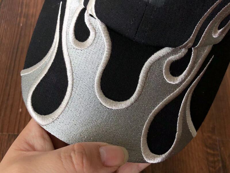 Yeezy x Gap Gorra Flame Black