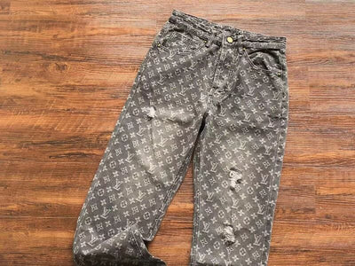 Pantalón Louis Vuitton Distressed Baggy Monogram Jeans