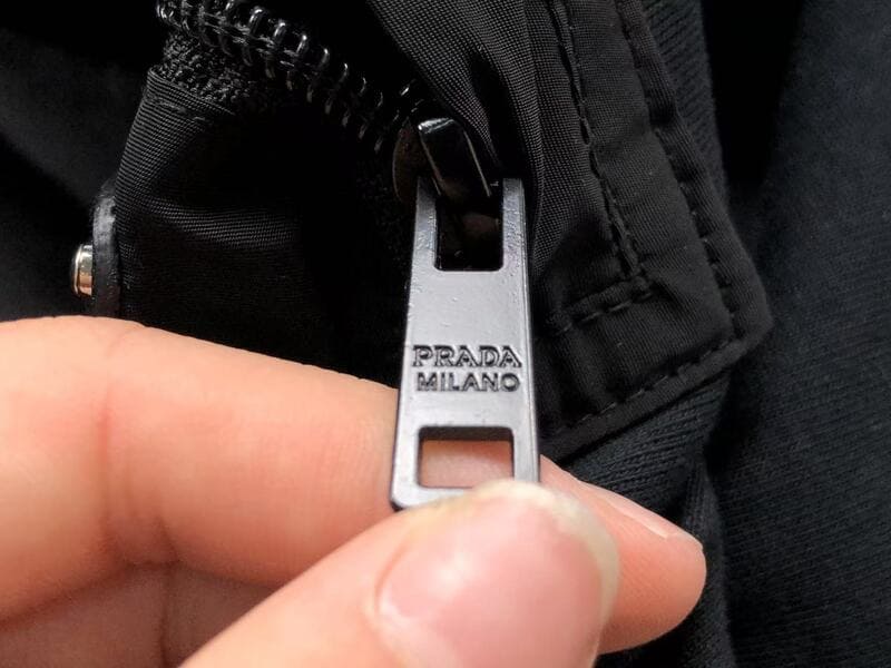 Playera Prada Pocket Logo