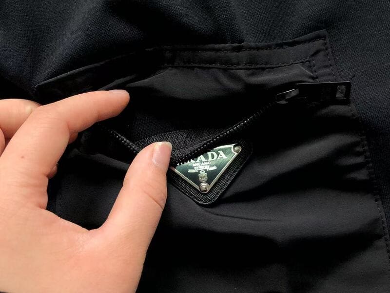 Playera Prada Pocket Logo